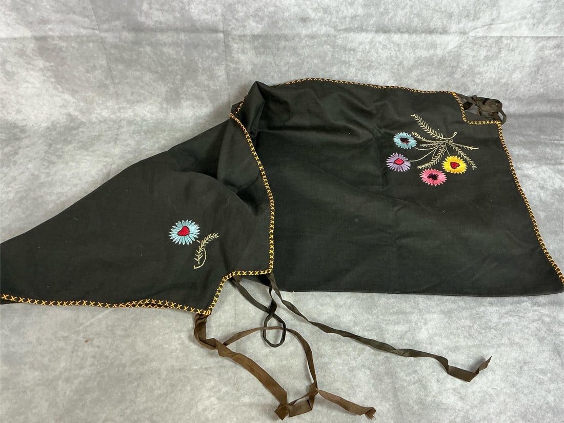 Table Clothes, Placemats, Spreads, & More - 3