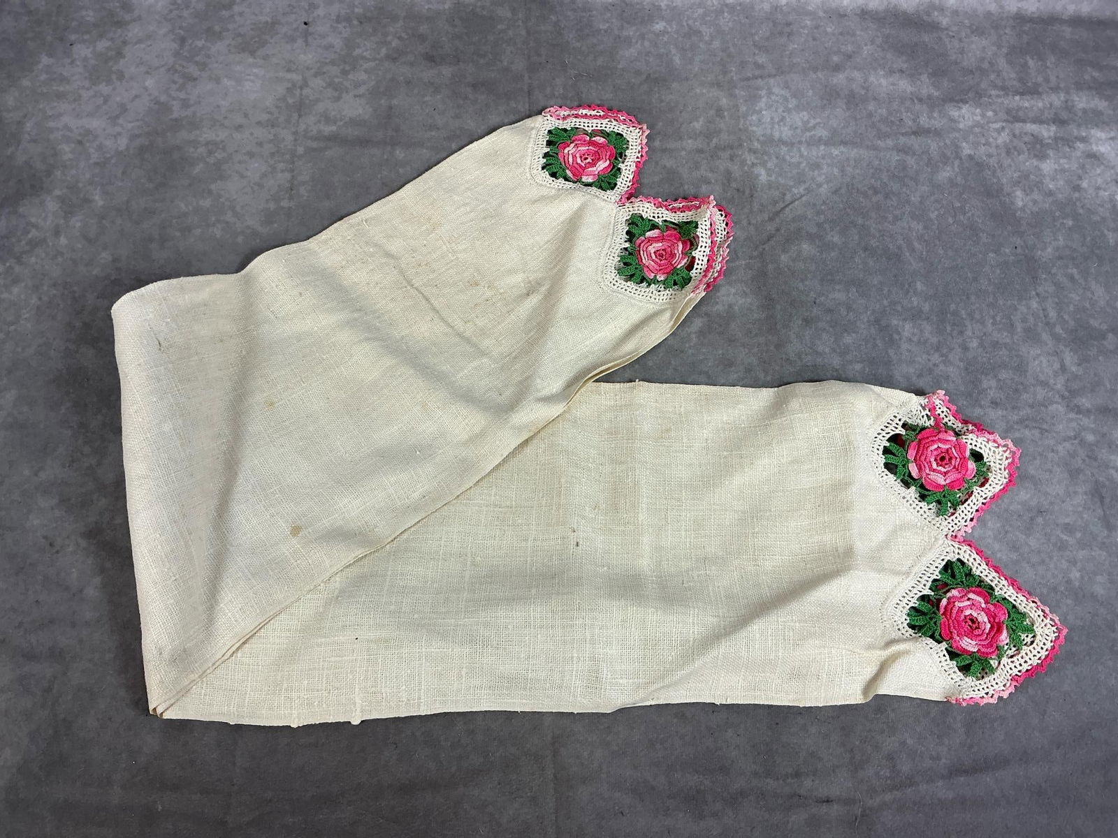 Table Clothes, Placemats, Spreads, & More - 4