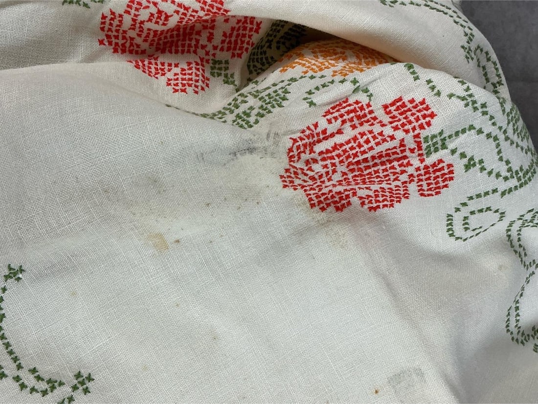 Table Clothes, Placemats, Spreads, & More - 6