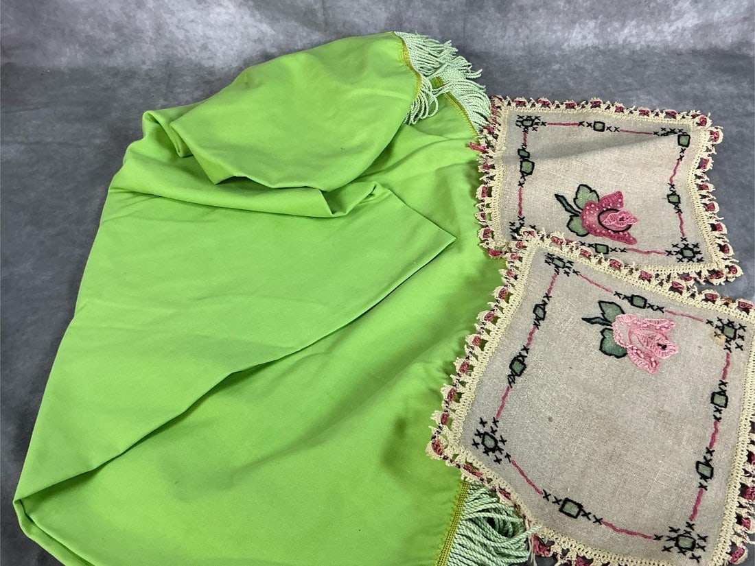 Table Clothes, Placemats, Spreads, & More - 8