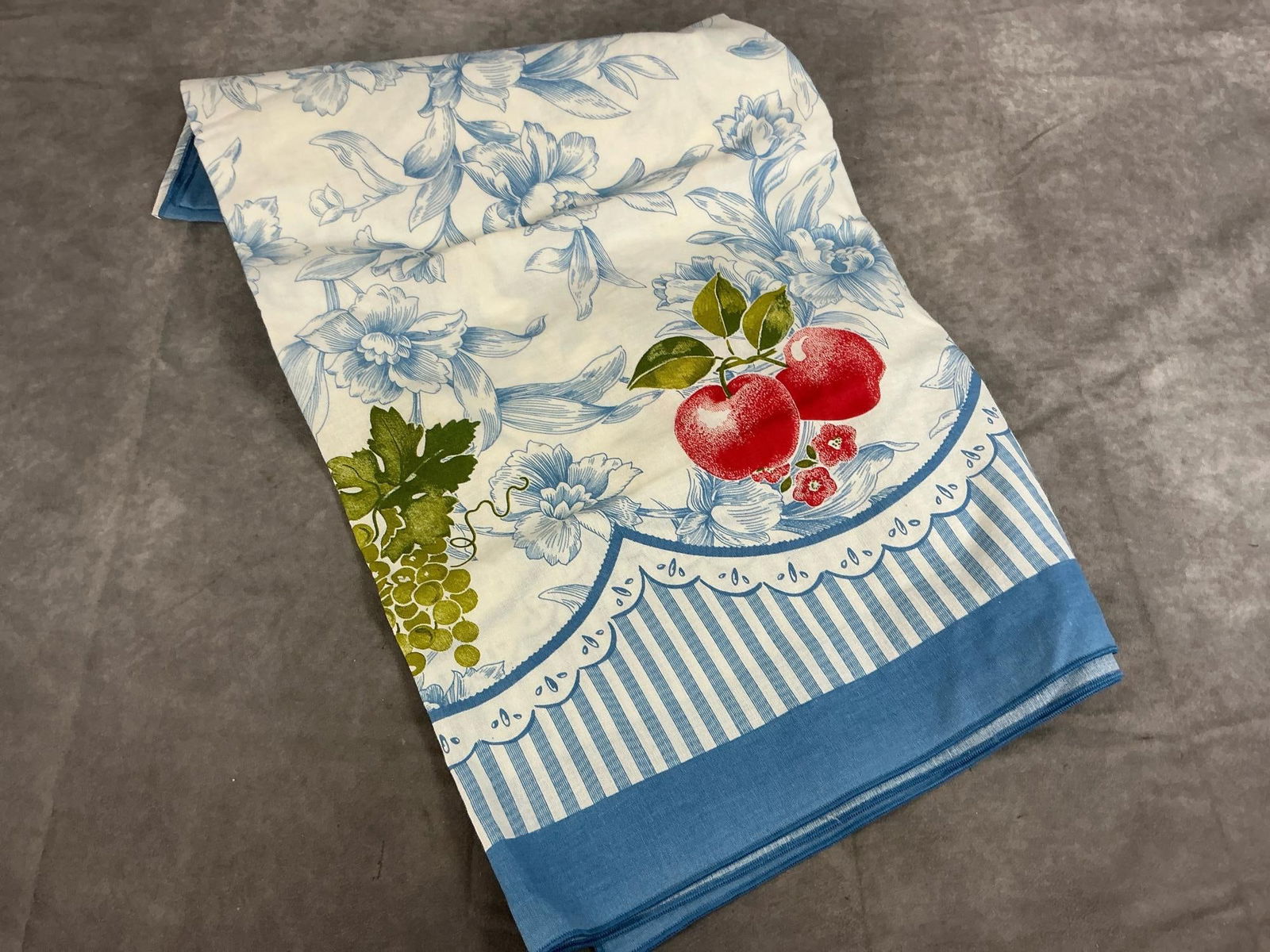 Table Clothes, Placemats, Spreads, & More - 9