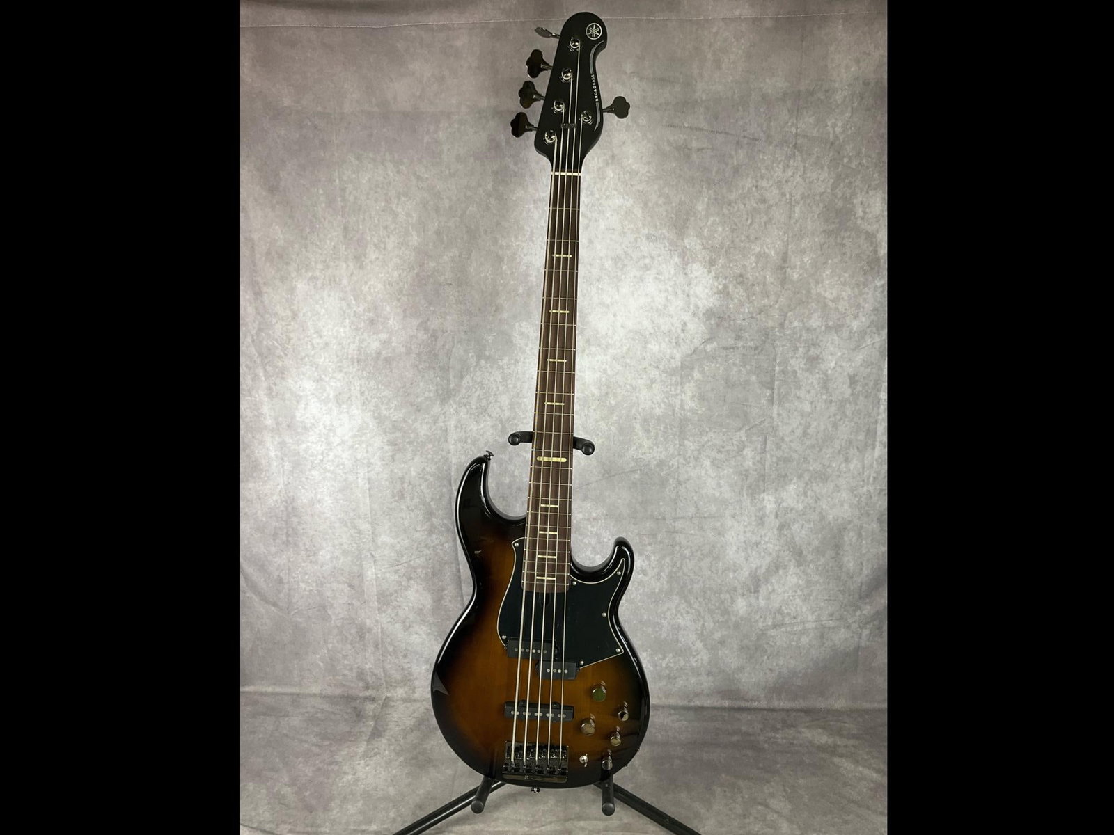 Yamaha Broadbass 5 String Bass: Alder/maple/alder multi-laminated body construction, dark coffee sunburst color, black pick guard 5 string electric bass. Equipped with YGD Custom V7 Alnico V P/J pickups and an active preamp with a 3