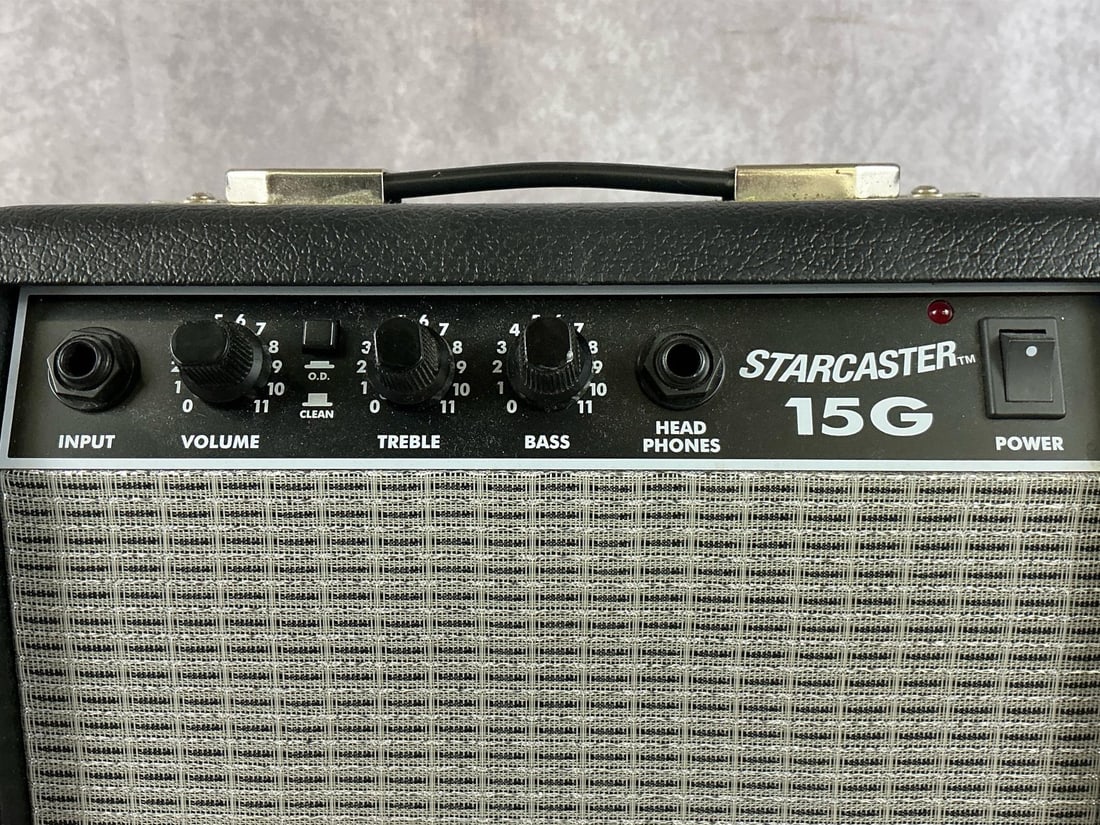 Starcaster 15G Amp - 2