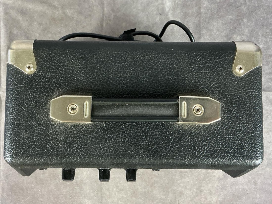 Starcaster 15G Amp - 5