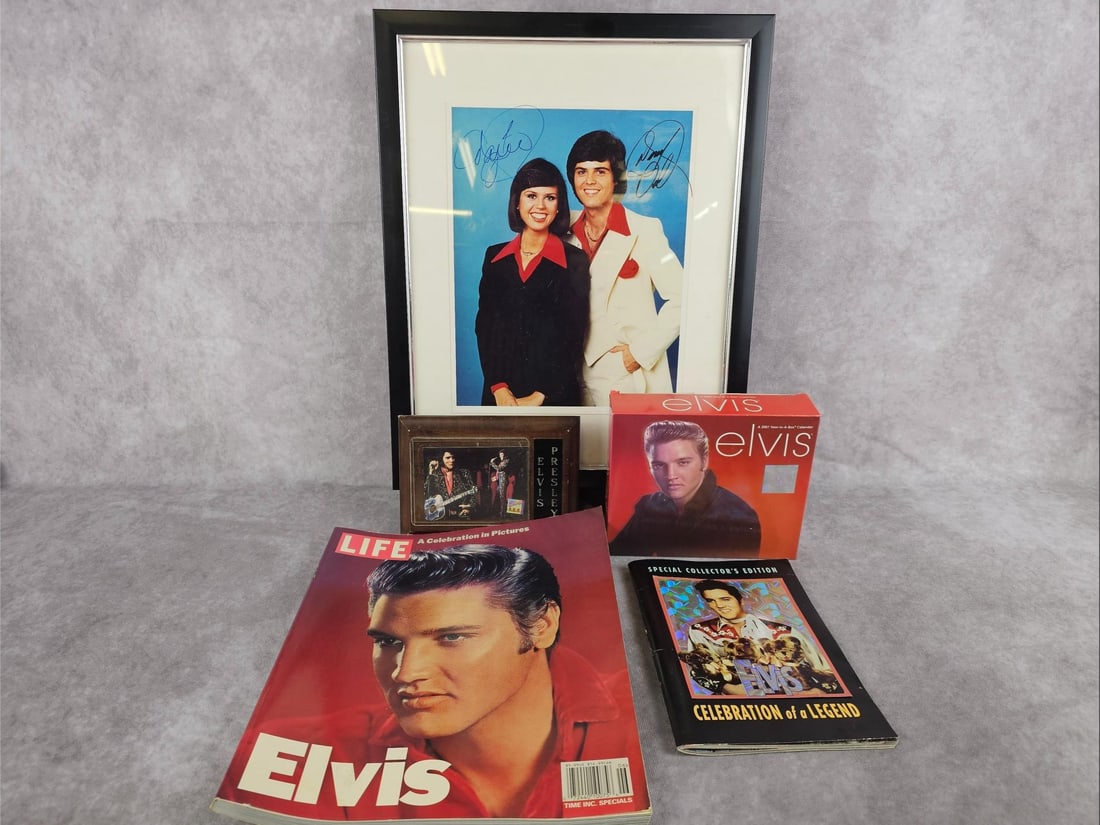 Donny & Marie and Elvis: Autographed picture of Donny and Marie and Elvis collectibles. LIFE magazine April 2000, Elvis trade card plaque, 2007 Elvis calendar, and a 2002 Celebration of a Legend magazine. No COA. Picture meas