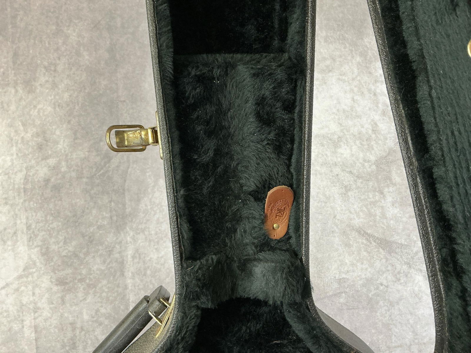 Ovation Hardshell Guitar Case - 4