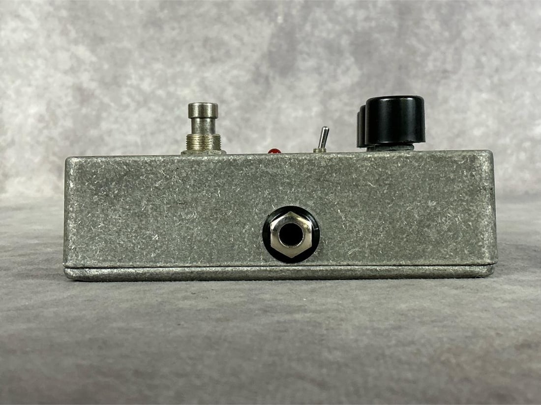 Electro-Harmonix Pulsar Variable Tremolo - 2