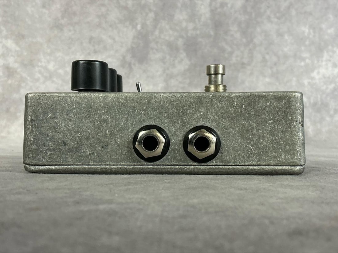 Electro-Harmonix Pulsar Variable Tremolo - 3