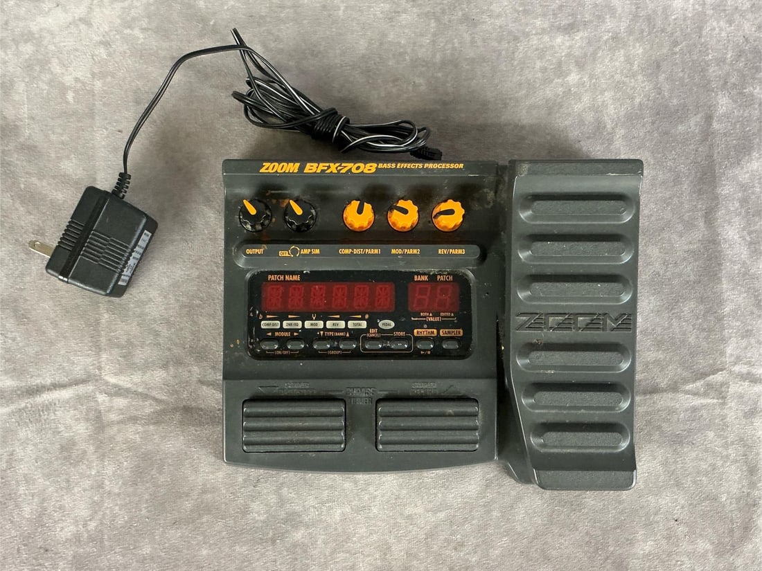 Zoom Pedal BFX-708 Bass Effects Processor: Model bfx-708. Serial number 051177. Good used condition, tested powers on. Measures 9 inches wide x 7 inches long.