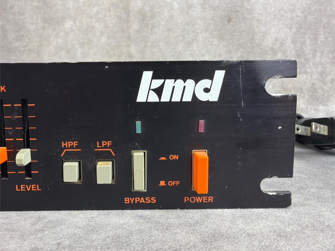 KMD Equalizer & Behringer D1400P - 3