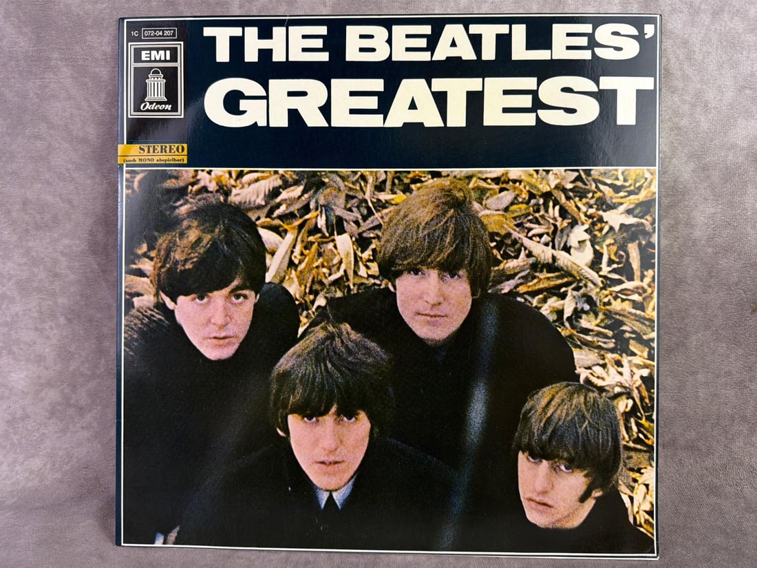 Beatles Album: 1965 Beatles vinyl titled The Beatles Greatest, released in Germany. In good condition and in original sleeve. Measures 12.25 inches wide x 12.25 inches tall.