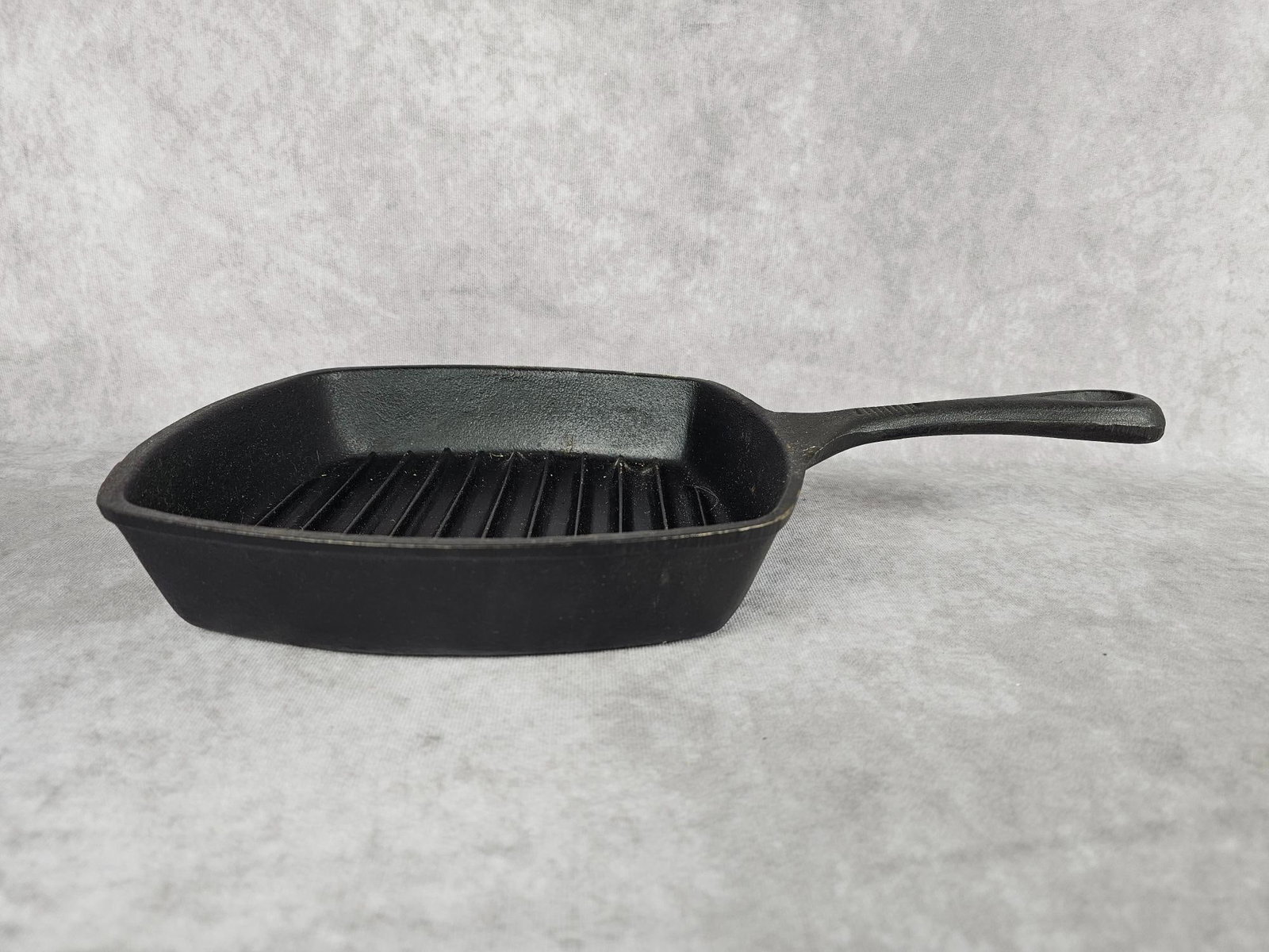 Cast Iron Cookware - 6