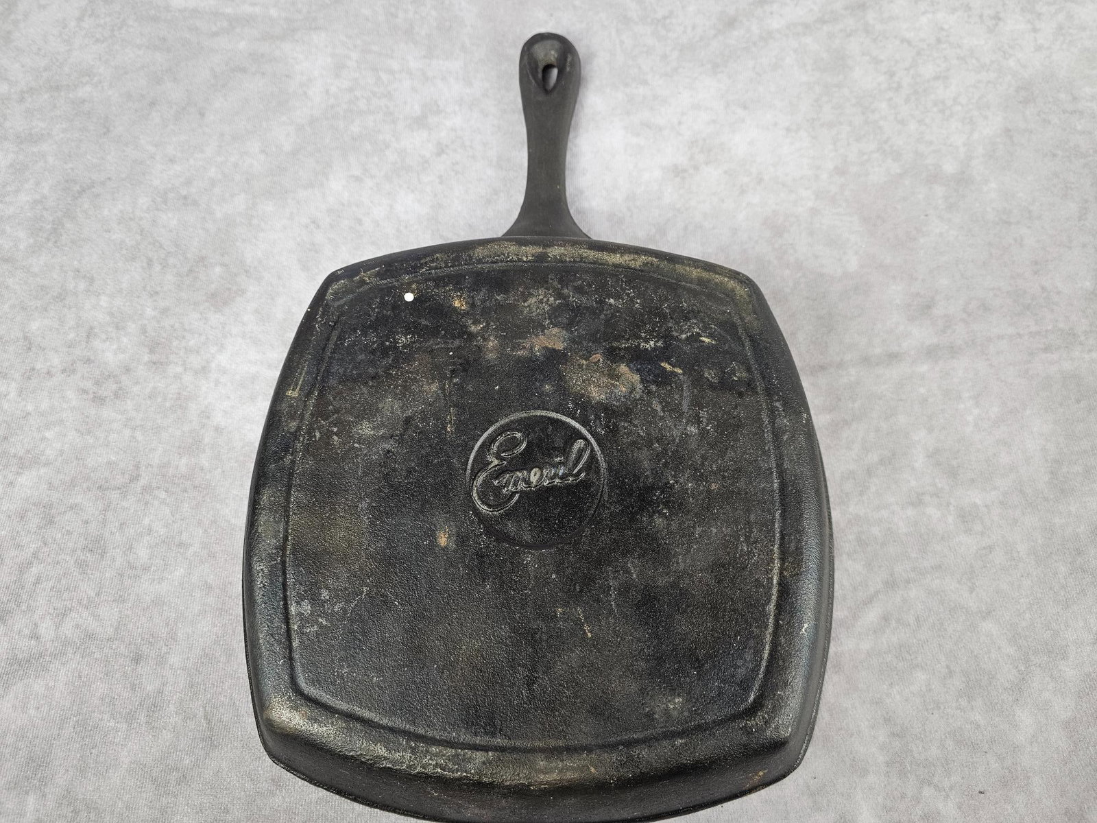 Cast Iron Cookware - 7