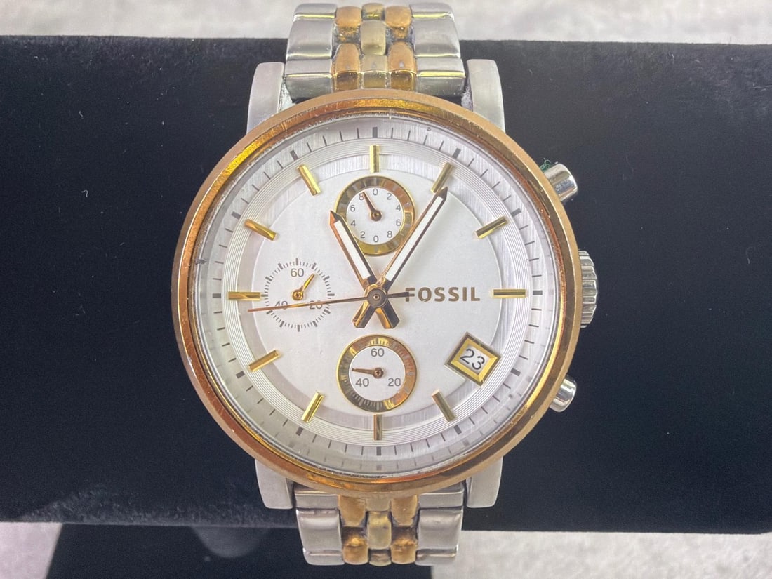 Fossil Watch: Fossil original boyfriend chronograph womans watch, model ES3840. In good condition and untested. Face measures 1.5 inches in diameter.