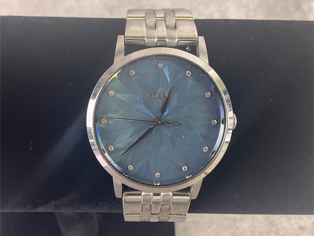 Fossil Watch: Fossil vintage muse crystal accent womans watch. In good condition and untested face measures 1.5 inches in diameter.