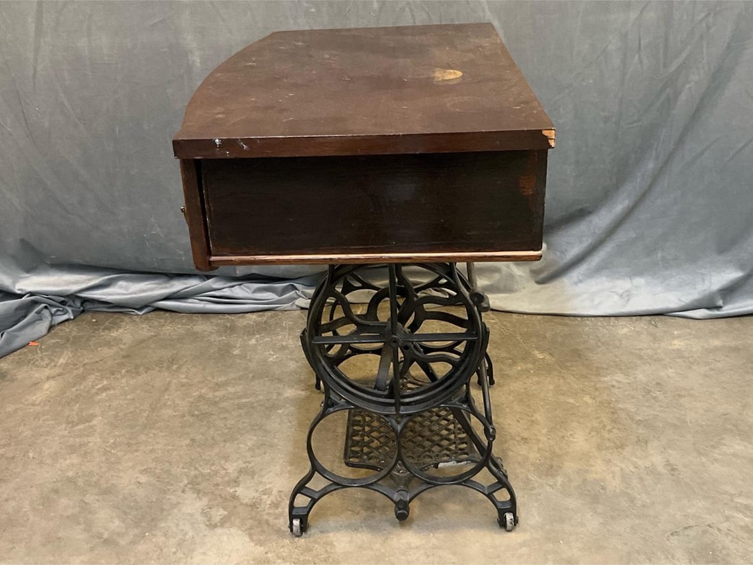 Sewing Machine Desk - 4