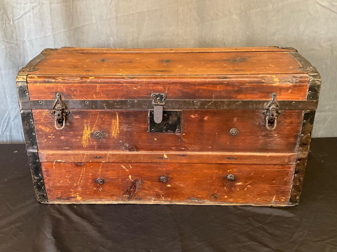 Traveler's Trunk (1 of 11)