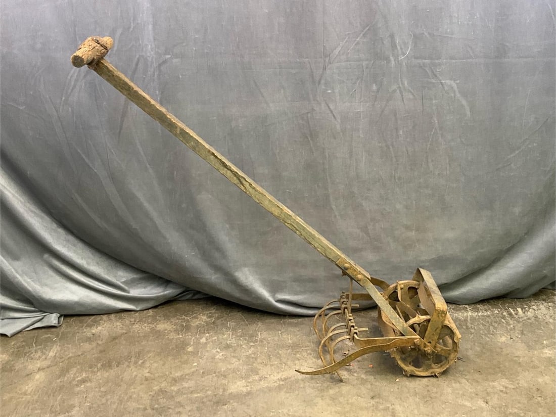 Vintage Tiller - Cultivator (1 of 6)