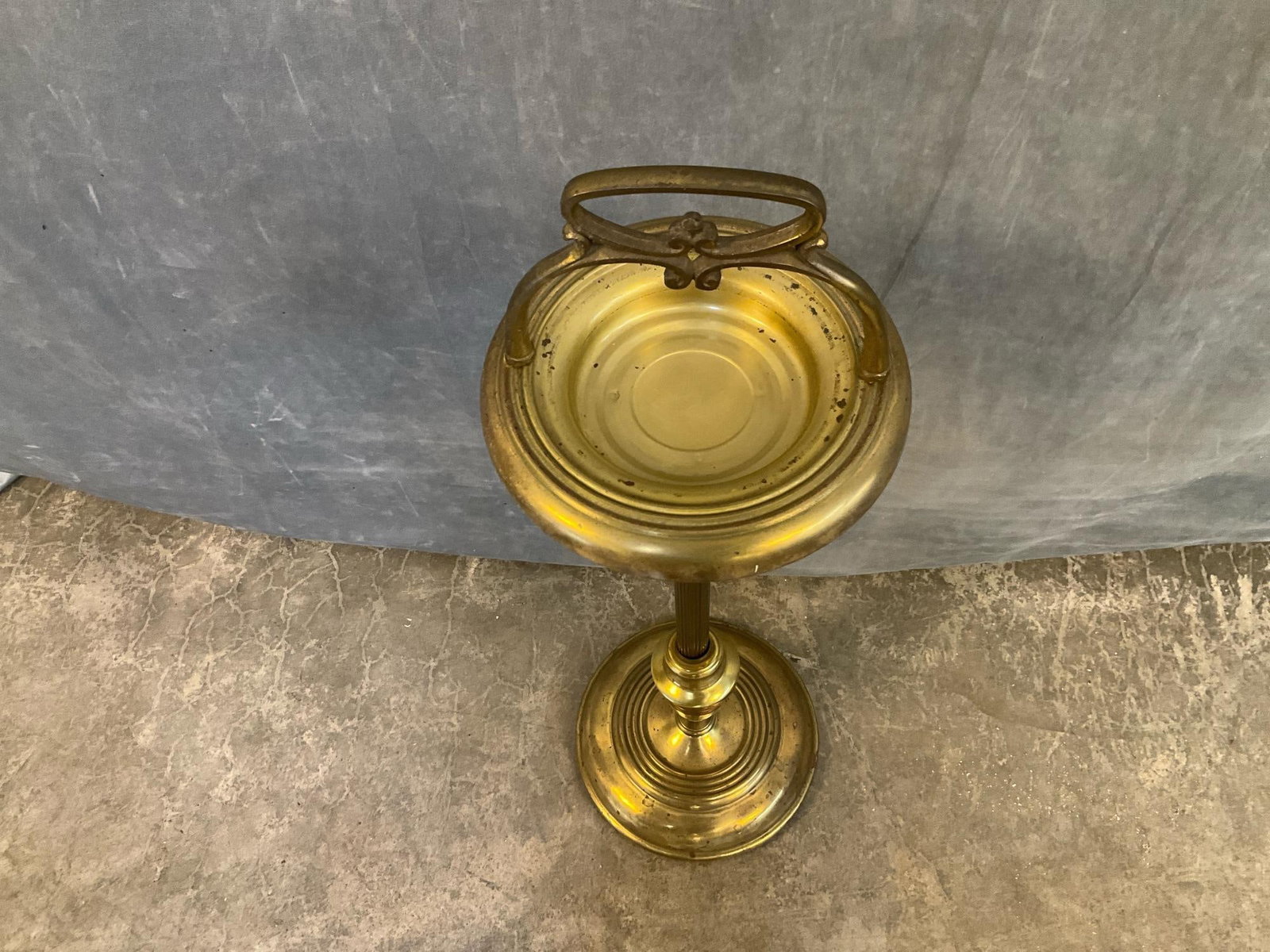 MCM Smoking Stand - 3