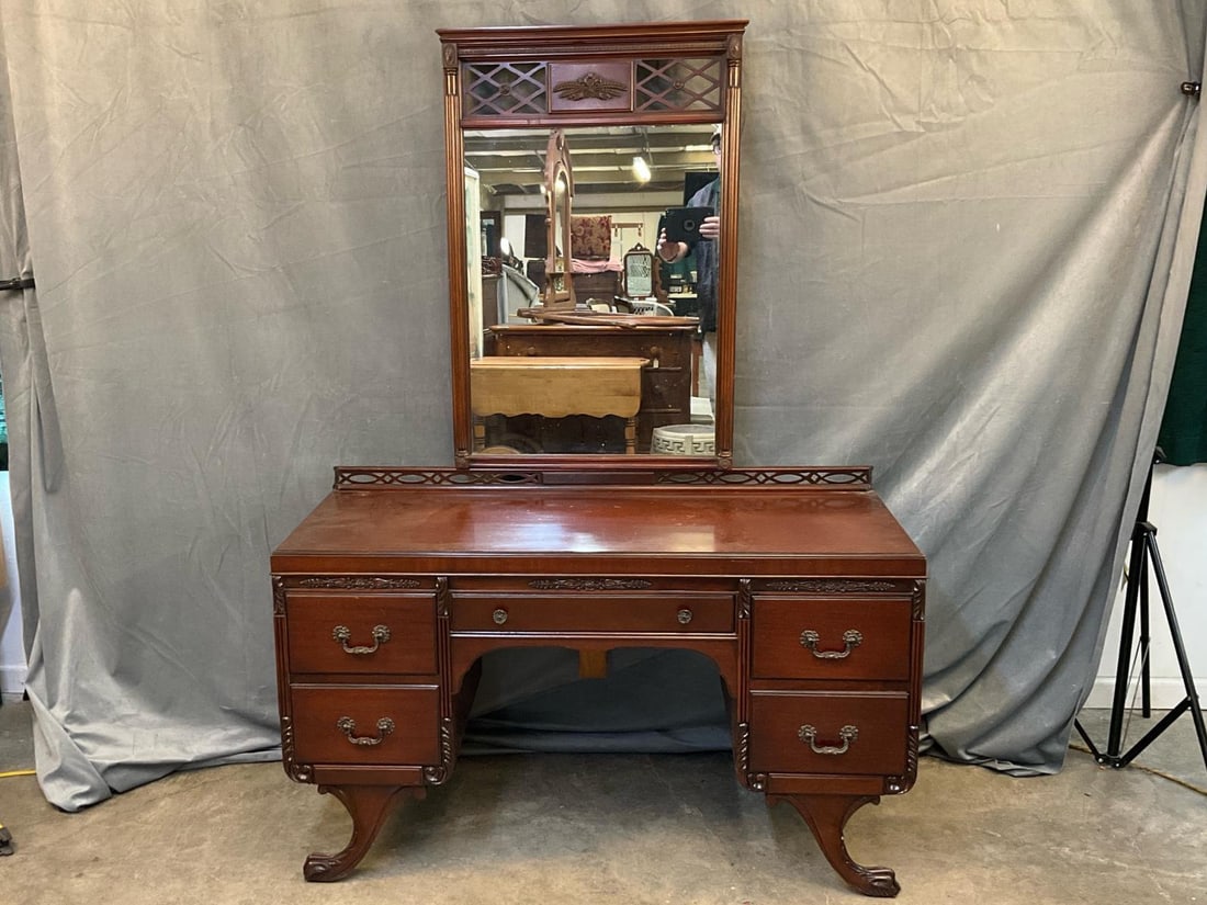 Dressing Table (1 of 7)