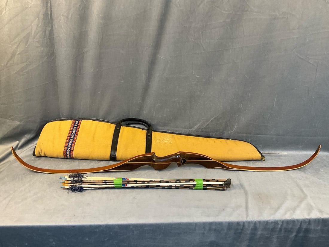 Howatt Bow and Arrows: Late twentieth century Howatt (Yakima, Washington) Catalina Model bow with group of arrows, and one gun case with gun cleaning rod. Used condition. Bow measures 61 inches length.