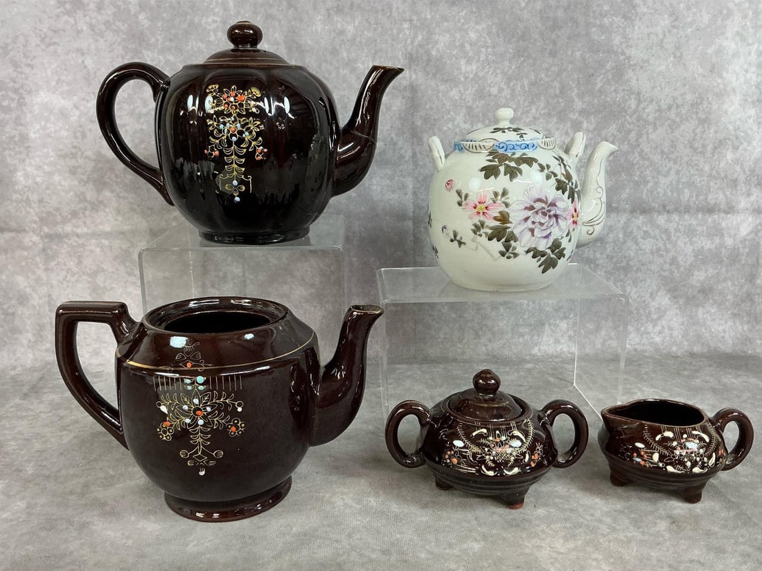 Vintage Teapots (1 of 12)
