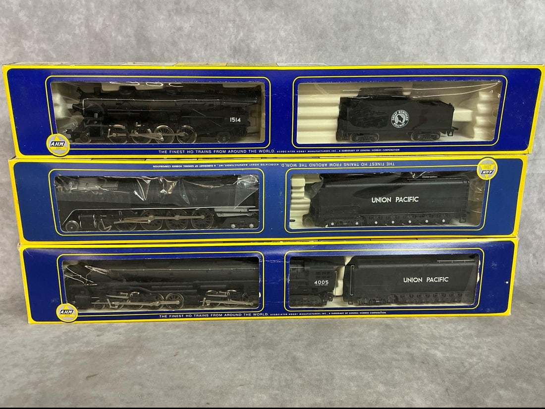 HO Train Engines & Cars: Three mid century locomotives and train car sets. Includes FEF3 Steam Locomotive 5098, UP Big Boy 5114-B, and 2-8-2 Heavy Mikado 5089-F. In original boxes. Measures 20.5 inches long x 2 x 3 inches
