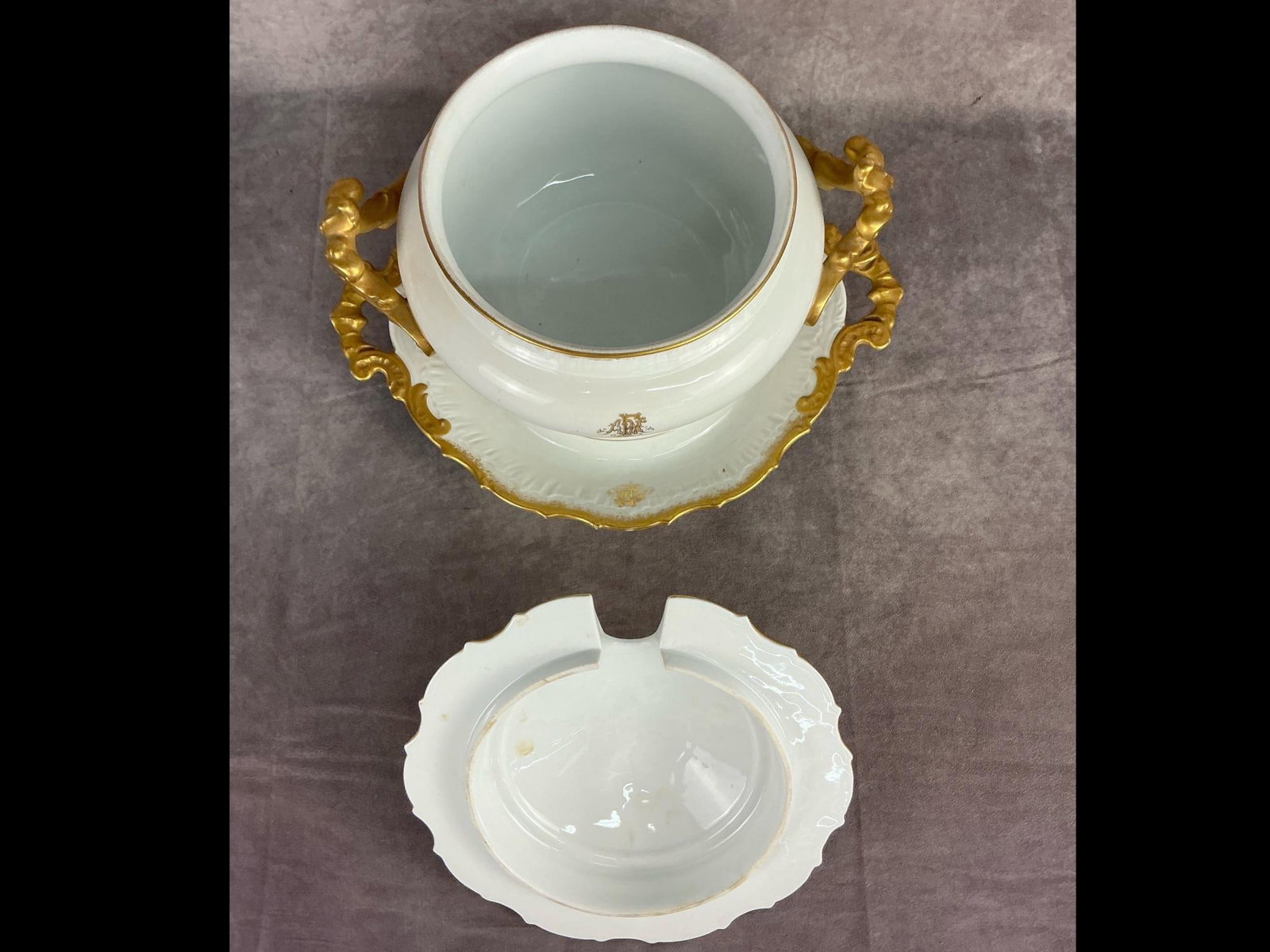 Porcelain Guilded Tureen - 3