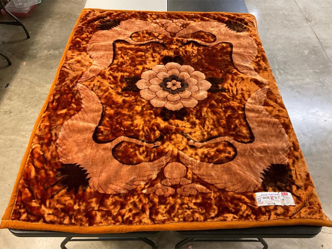 Mink Blanket: Vintage Arirang mink blanket made by DAE Woo Co. in Seoul Korea for export. In good condition, original tags attached. Measures 79 inches long x 64 inches wide.