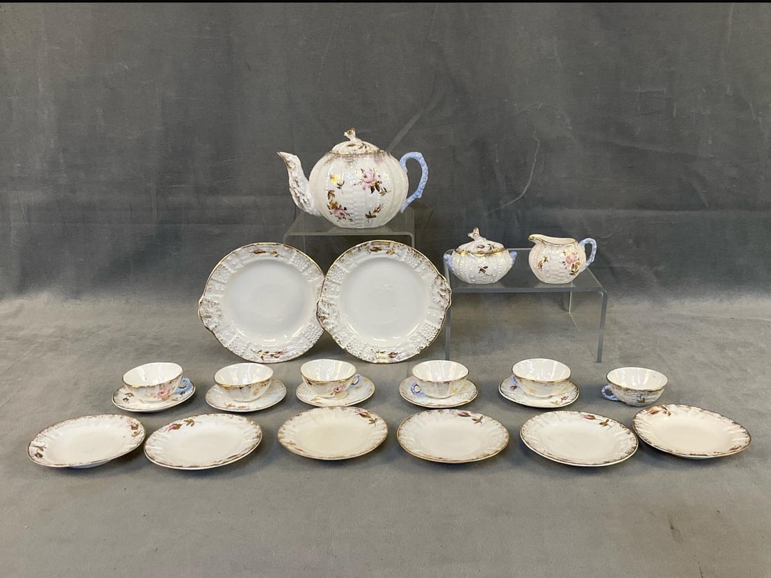 Belleek Children's Miniature Tea Set (1 of 17)