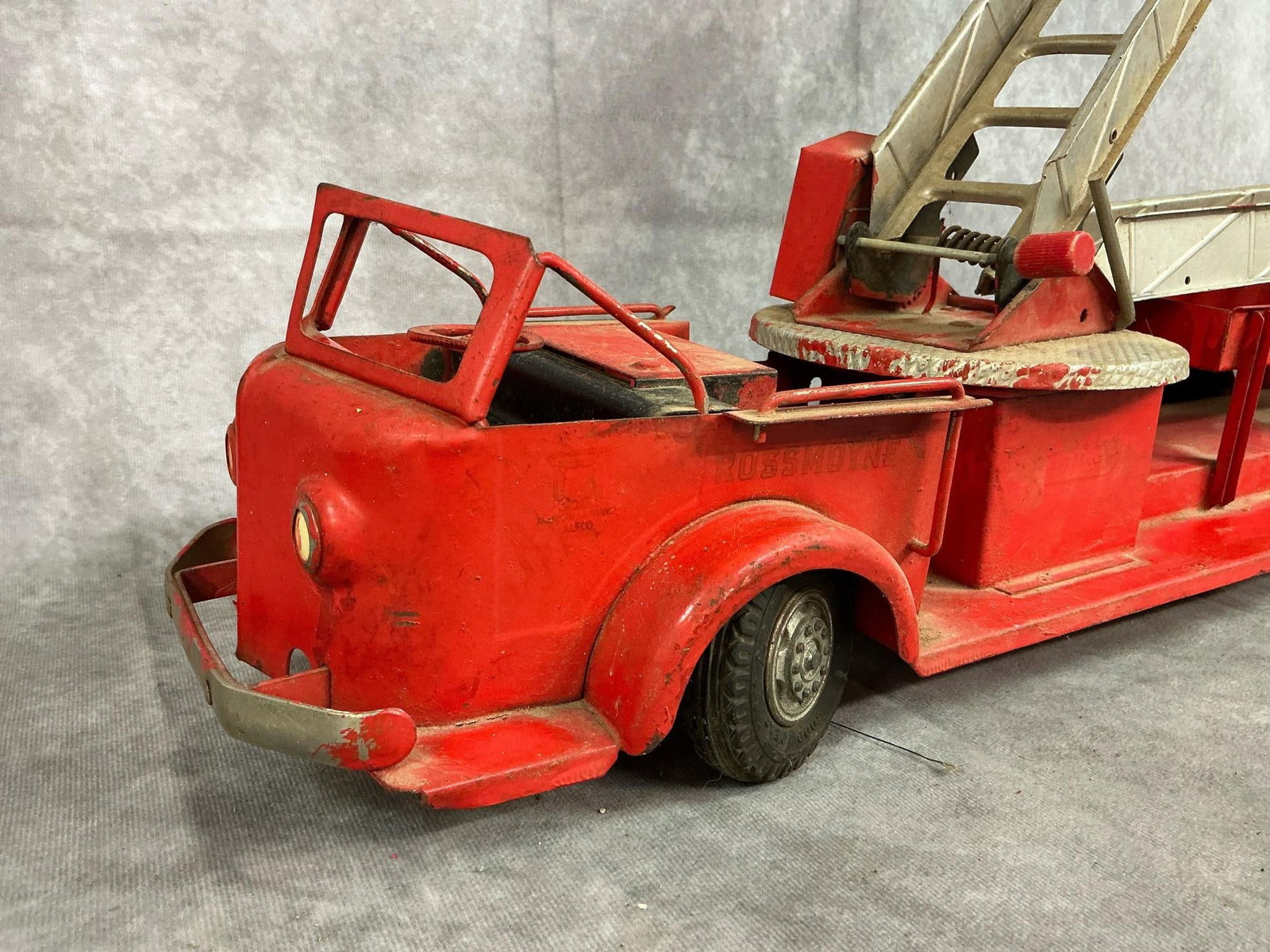 Ladder Fire Truck - 2