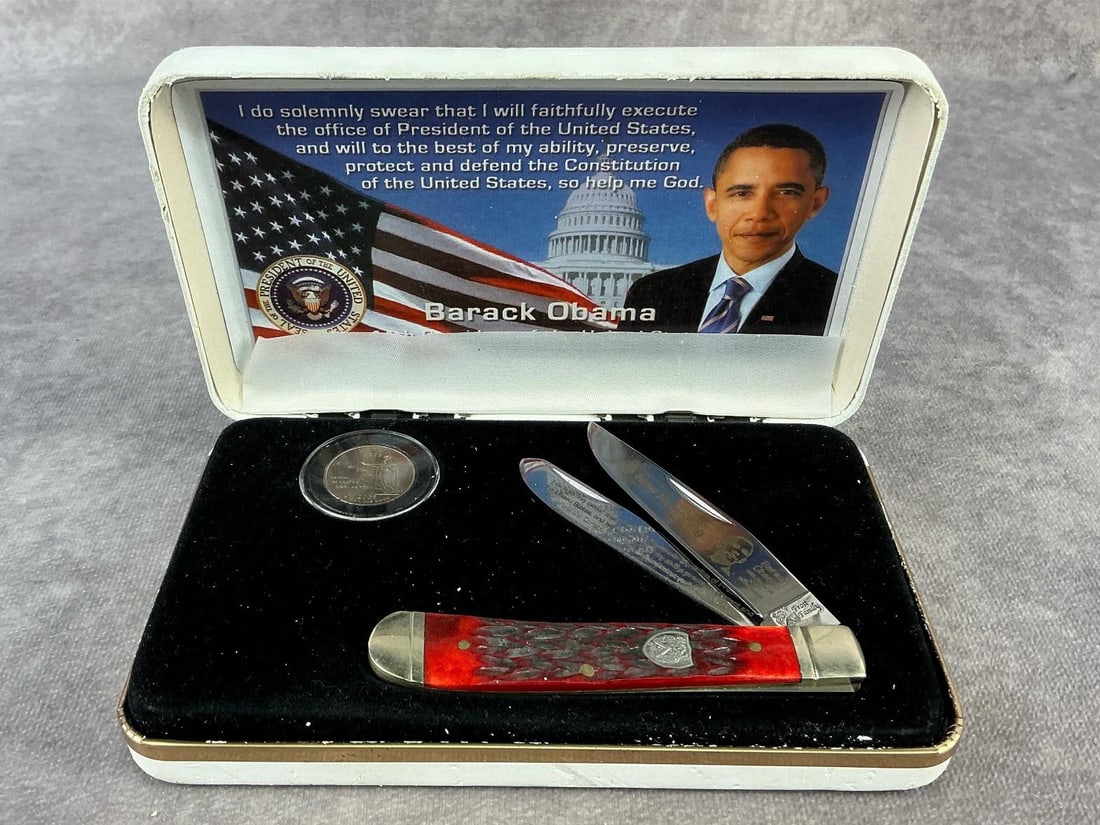 Barack Obama Knife: Frost Family two blade Barack Obama knife. In good condition with Hawaii state quarter and display case. Tight snap. Case measures 7 inches wide x 4.25 inches tall.