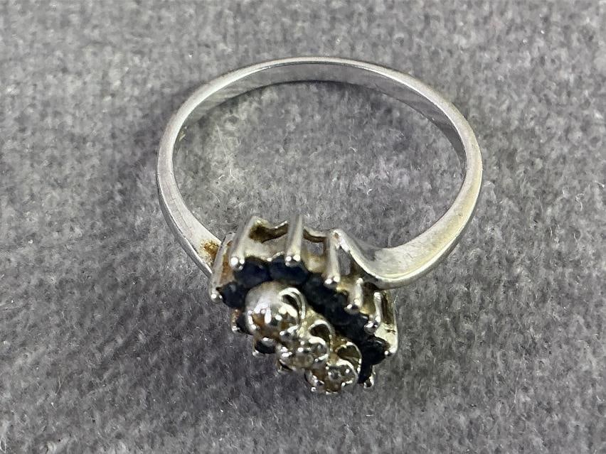 10kt White Gold Ring - 2