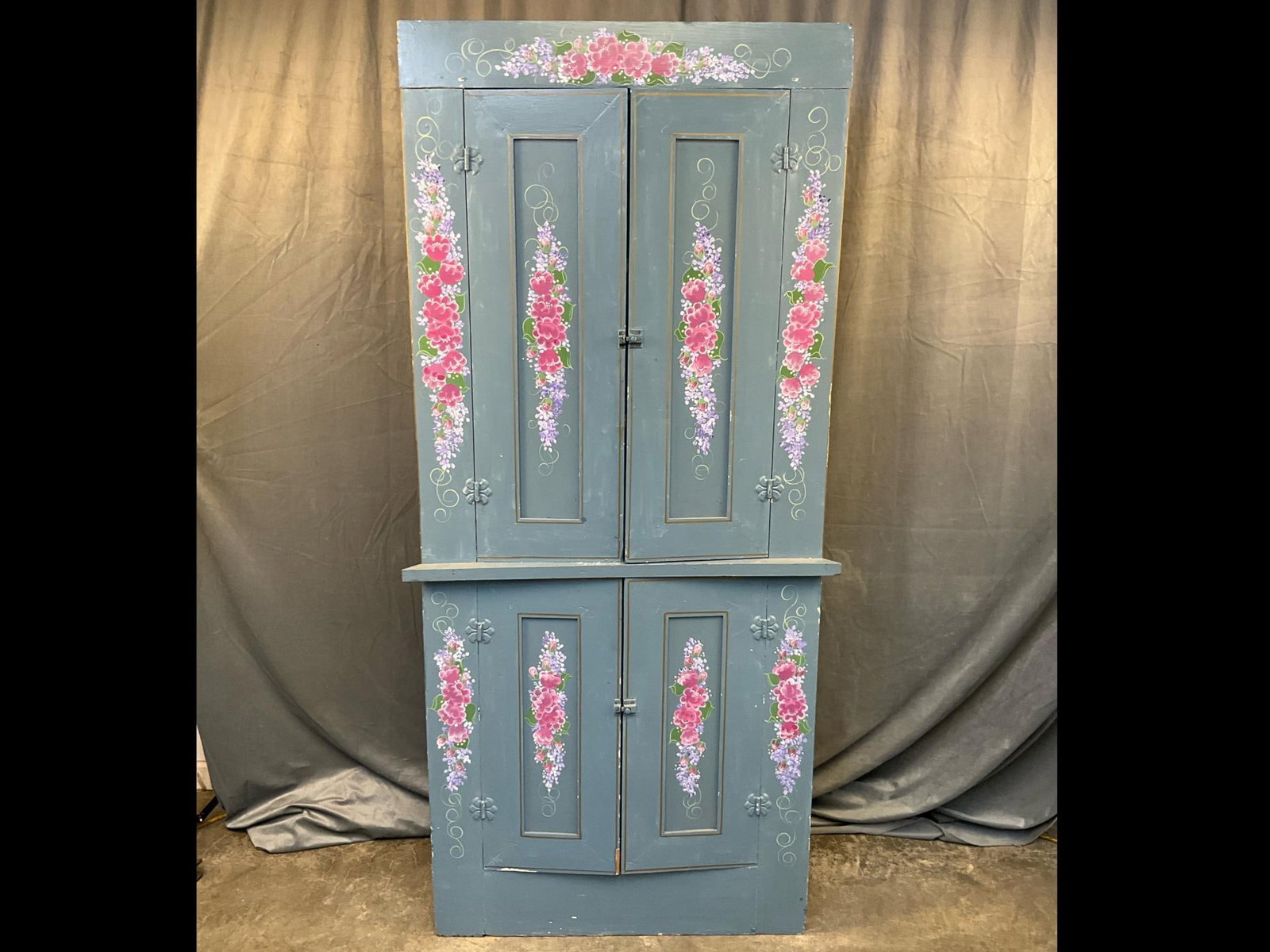Corner Cupboard (1 of 8)