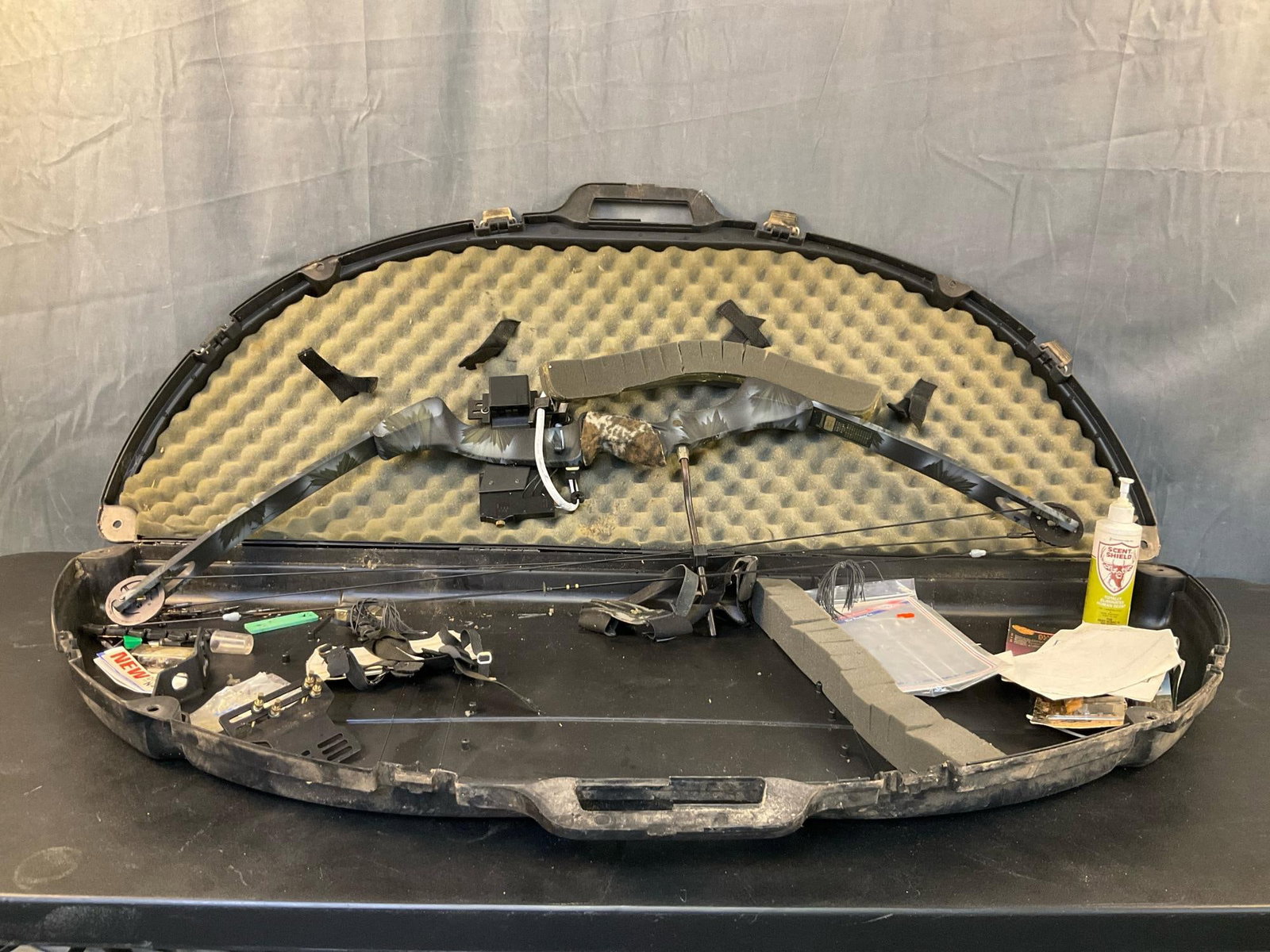 Browning Compound Bow: Browning Compound Bow with case and accessories. Scent shield, Barrie Rocky Mountain Broadheads, Browning Owner's Booklet, and more. Used condition. Case measures 53 inches wide x 6.5 x 52 inches tall