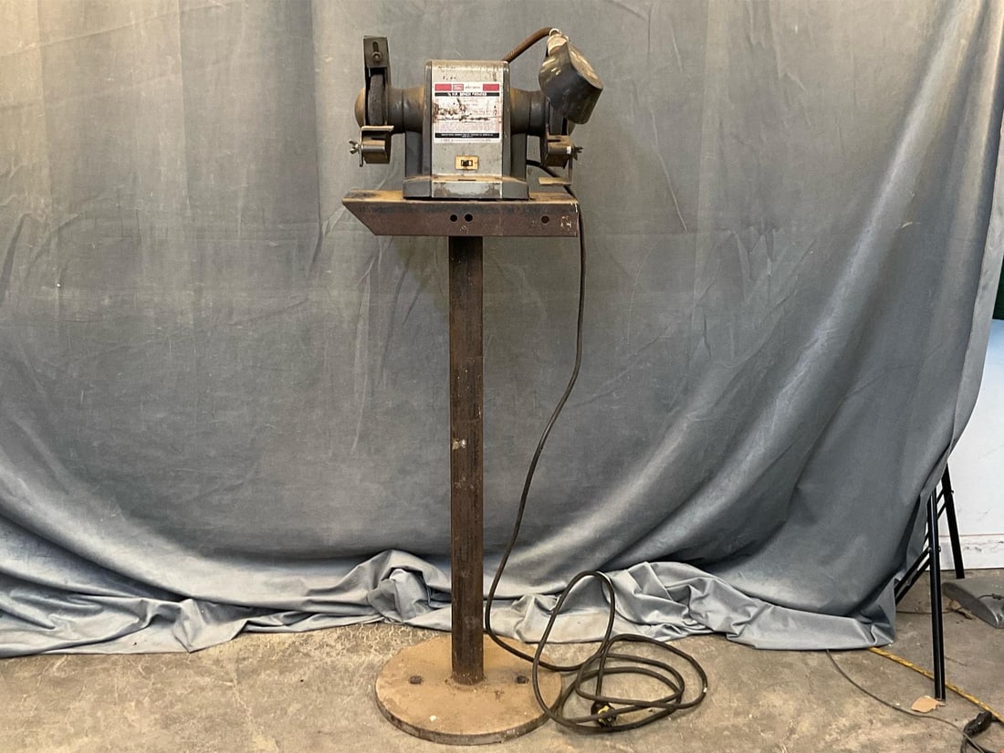 Bench Grinder (1 of 7)