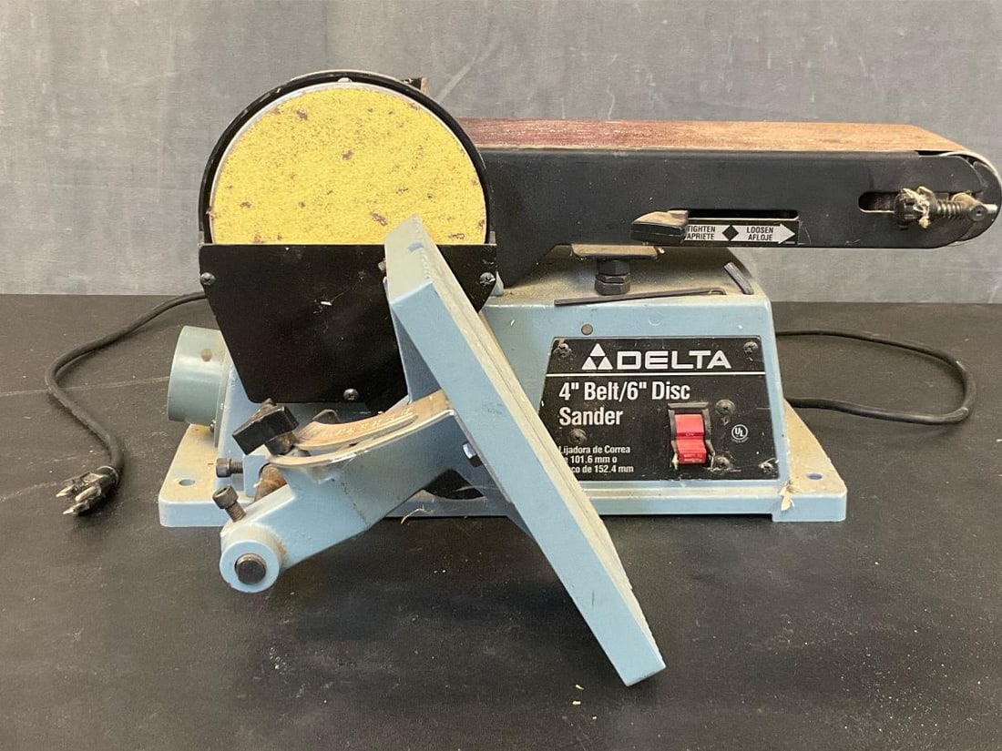Belt Disc Sander: Circa 1990's Delta 4" Belt/6" Disc Sander. Model 31-460 Type 2. Powers on, appears to function. Measures 21 inches wide x 12.5 x 11 inches tall.
