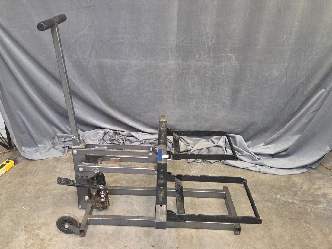Lawnmower Jack: Early 2000 Lawnmower jack. Used condition. Not tested. Measures 41 inches wide x 39.25 x 43 inches tall.