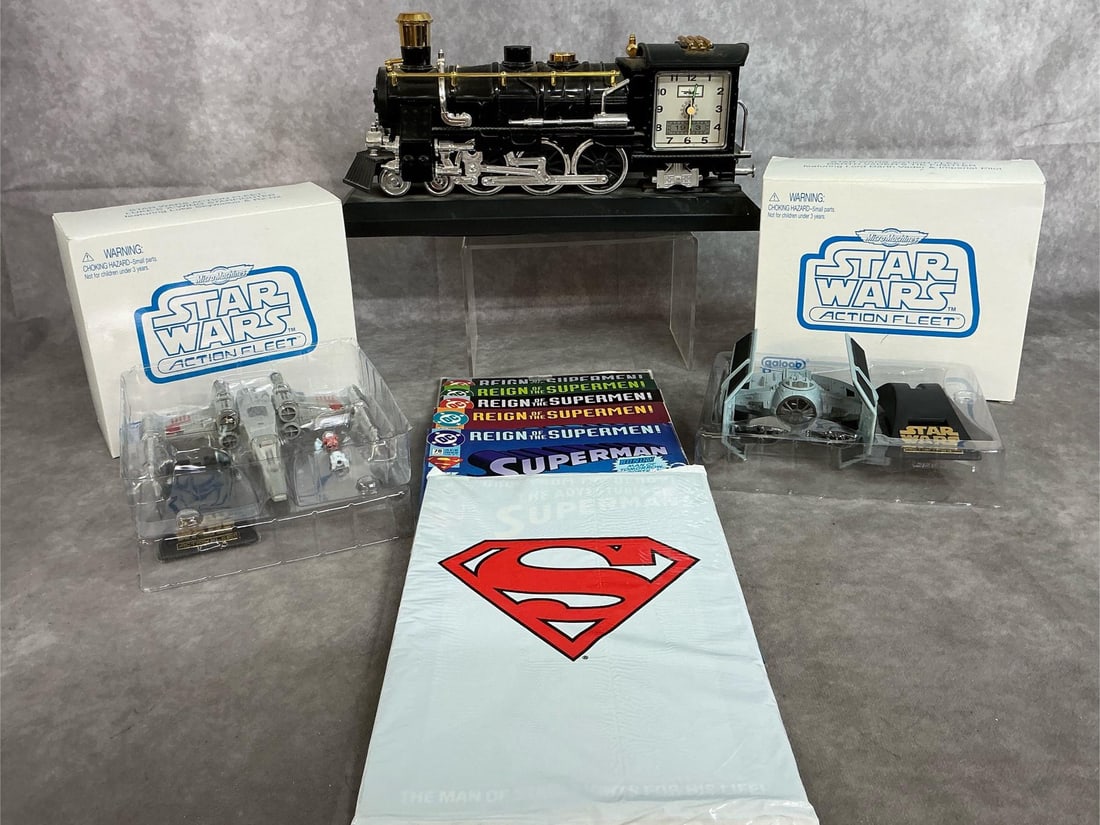 Star Wars Fleet, Superman Comics & Locomotive Clock (1 of 6)