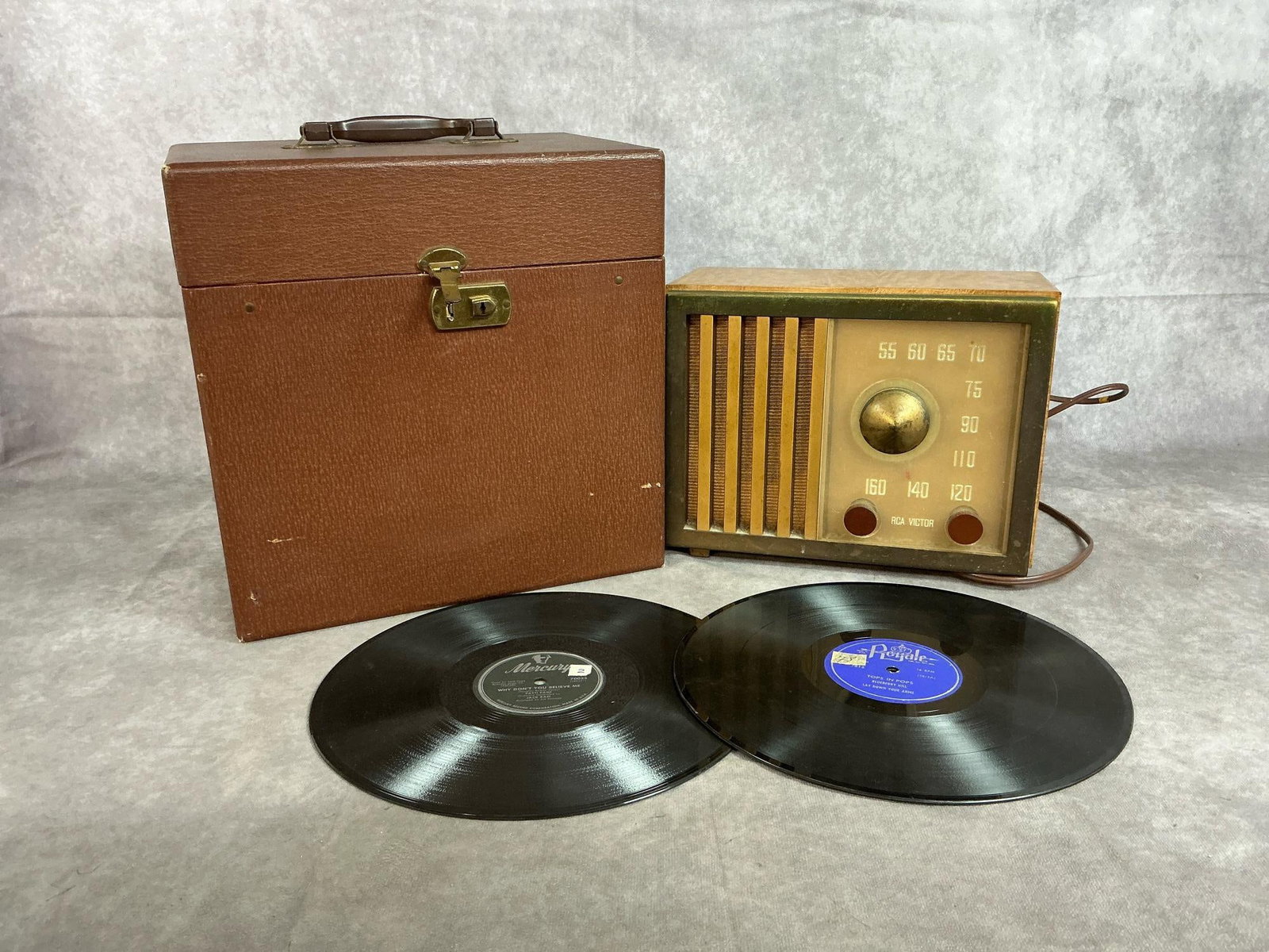 Vintage Records & RCA Radio (1 of 8)
