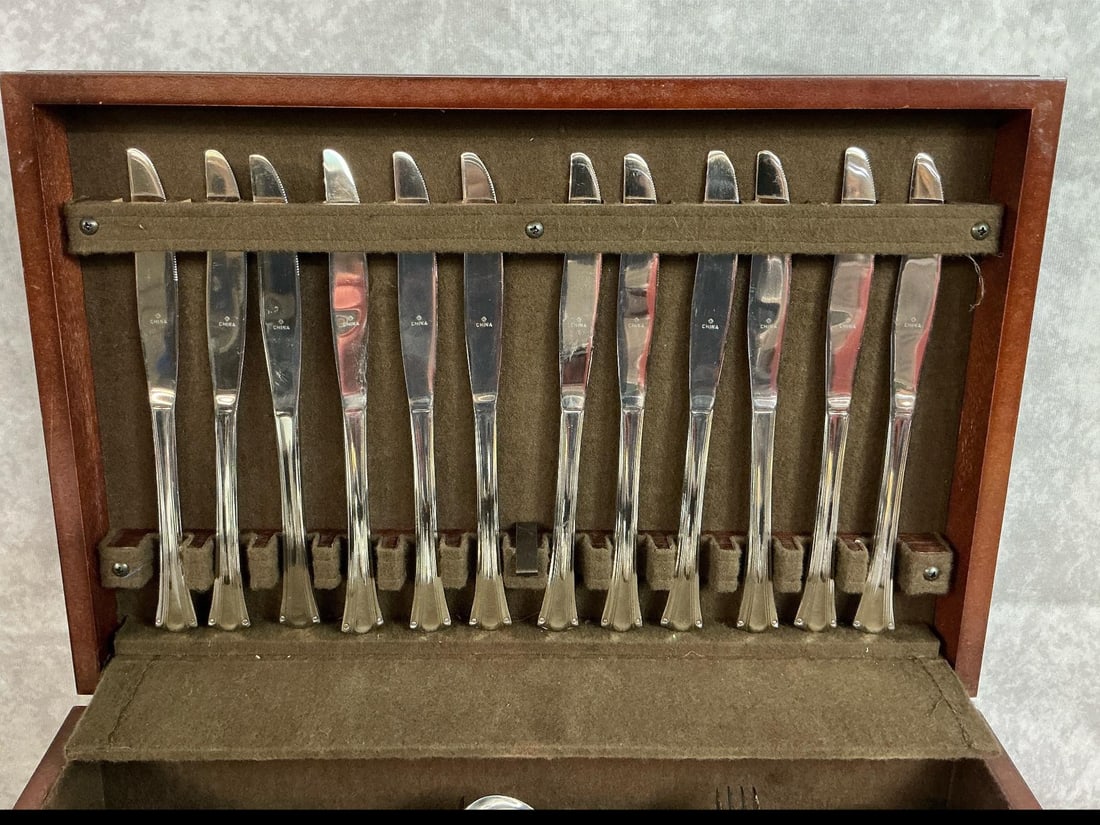Stainless Silverware in Case - 3