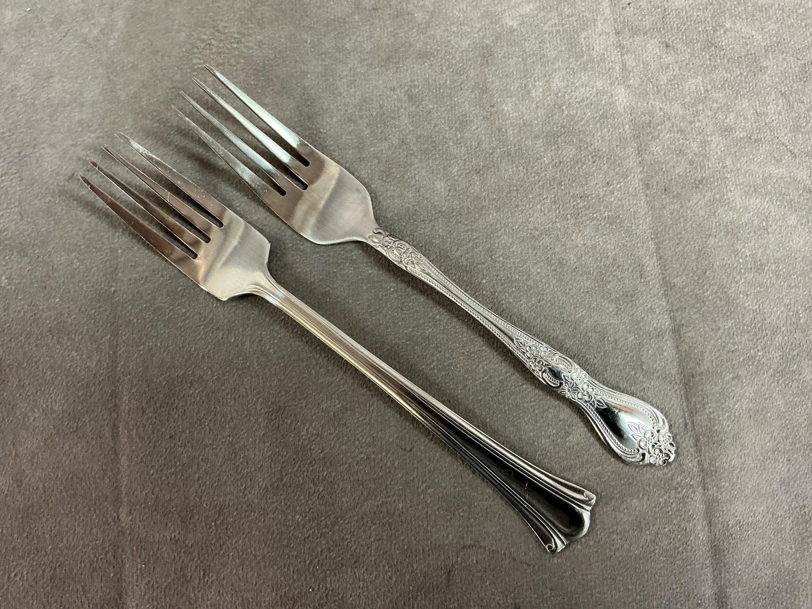 Stainless Silverware in Case - 5