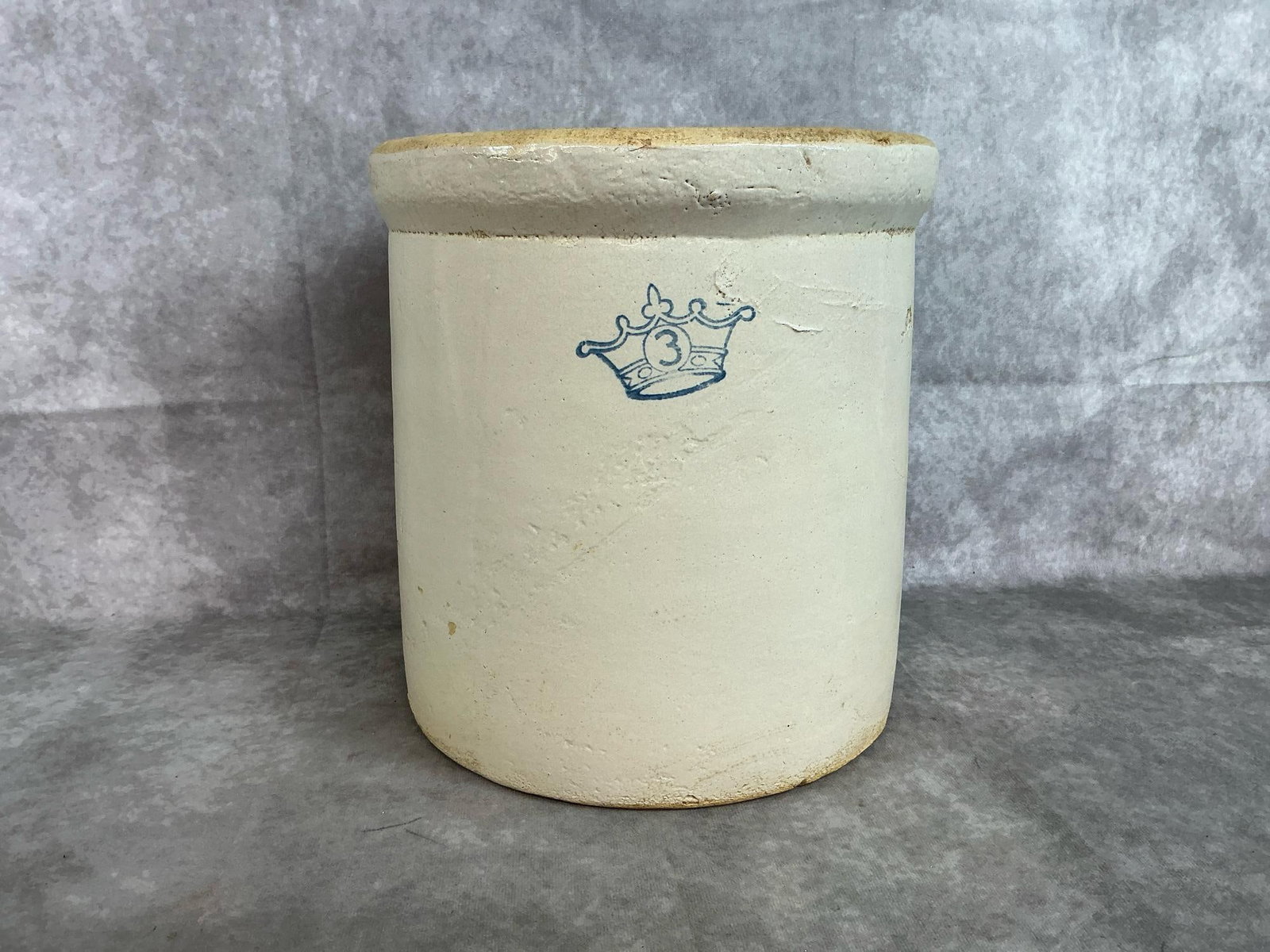 3 Gallon Crock: Mid 1900's glazed stoneware crock. Blue stenciled crown number 3 in good condition. Measures 10.5 inches in diameter x 11 inches tall.