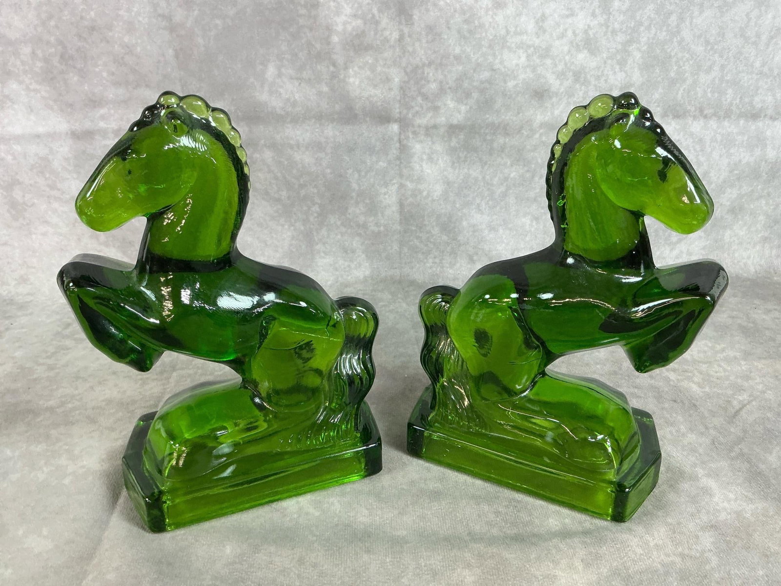 L E Smith Green Glass Horses - 3