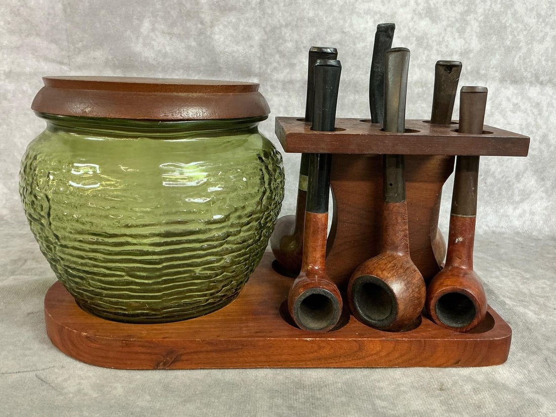 Fairfax Pipe Stand & Humidor (1 of 5)