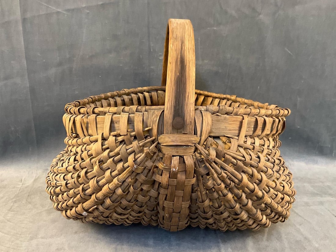 Splint Kidney Basket: Late 19th - early 20th century Southern Appalachian rib-type, white oak splint, kidney form, riveted handle, and wrapped double rim basket. Probably Virginia. Some breaks and losses. Measures 16
