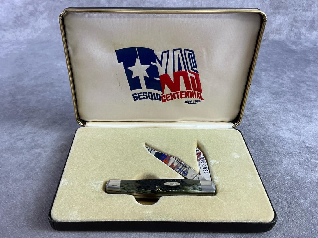 Case XX Knife: 1986 Texas Sesquicentennial commemoration Case XX knife. Two blade Texas jack, patterned G6292ss, with tight snap and original display case. Box measures 7.5 inches wide x 5.25 inches tall.