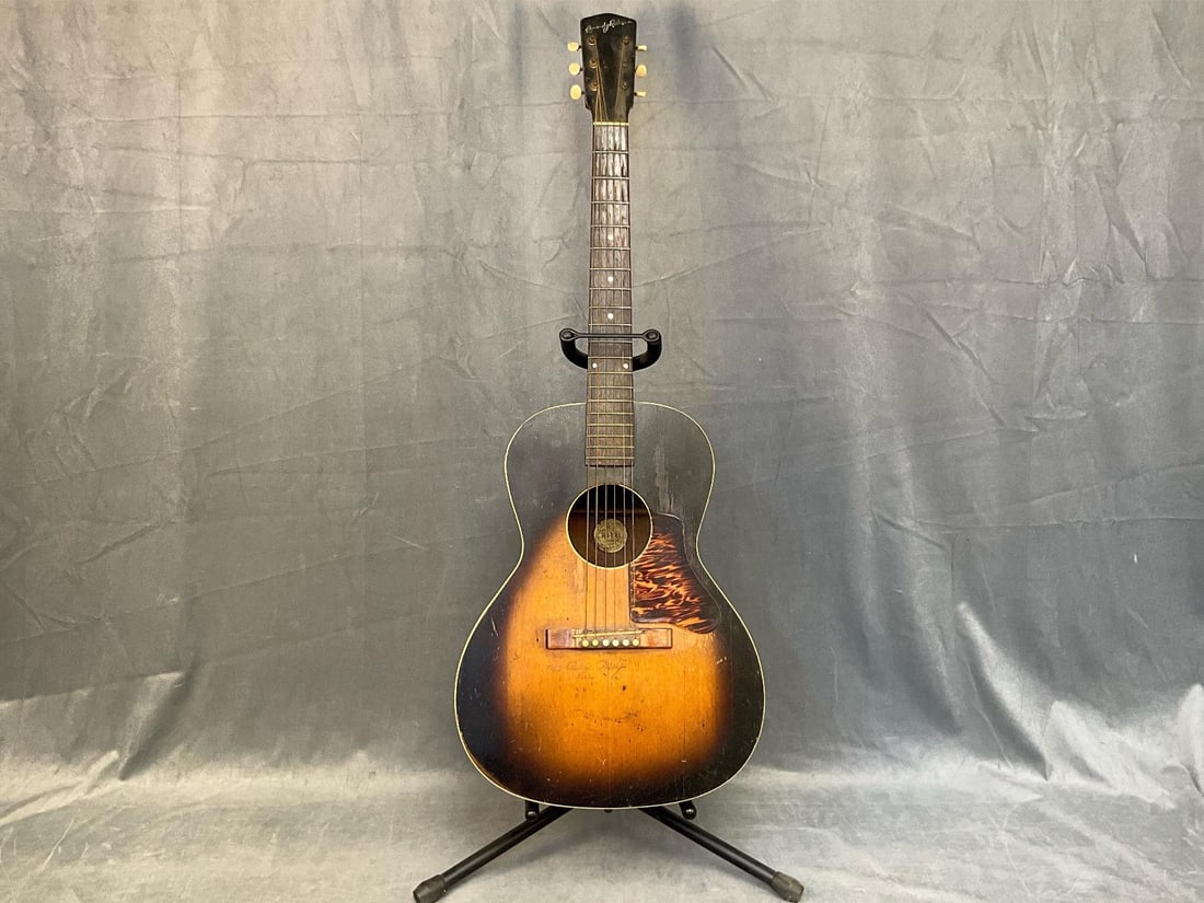 Gibson Vintage Acoustic Guitar (1 of 17)