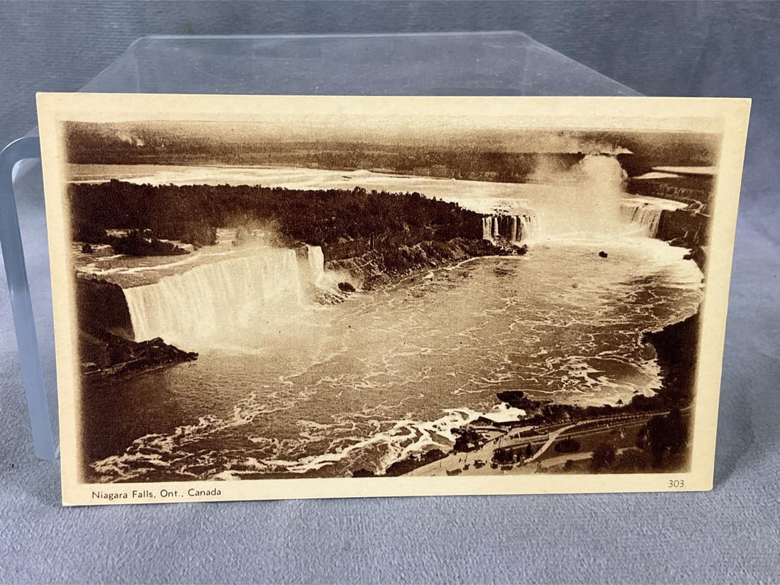 Canadian Scenic Postcards - 10