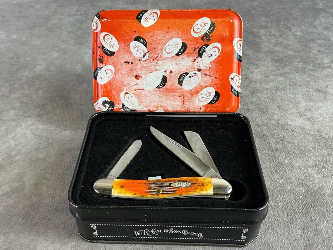 Case XX Knife: Case XX Tony Bose Sowbelly limited edition knife. Medium Stockman, patterned 6318ss with tight snap and original display case. Box measures 5 inches wide x 3.5 inches tall.